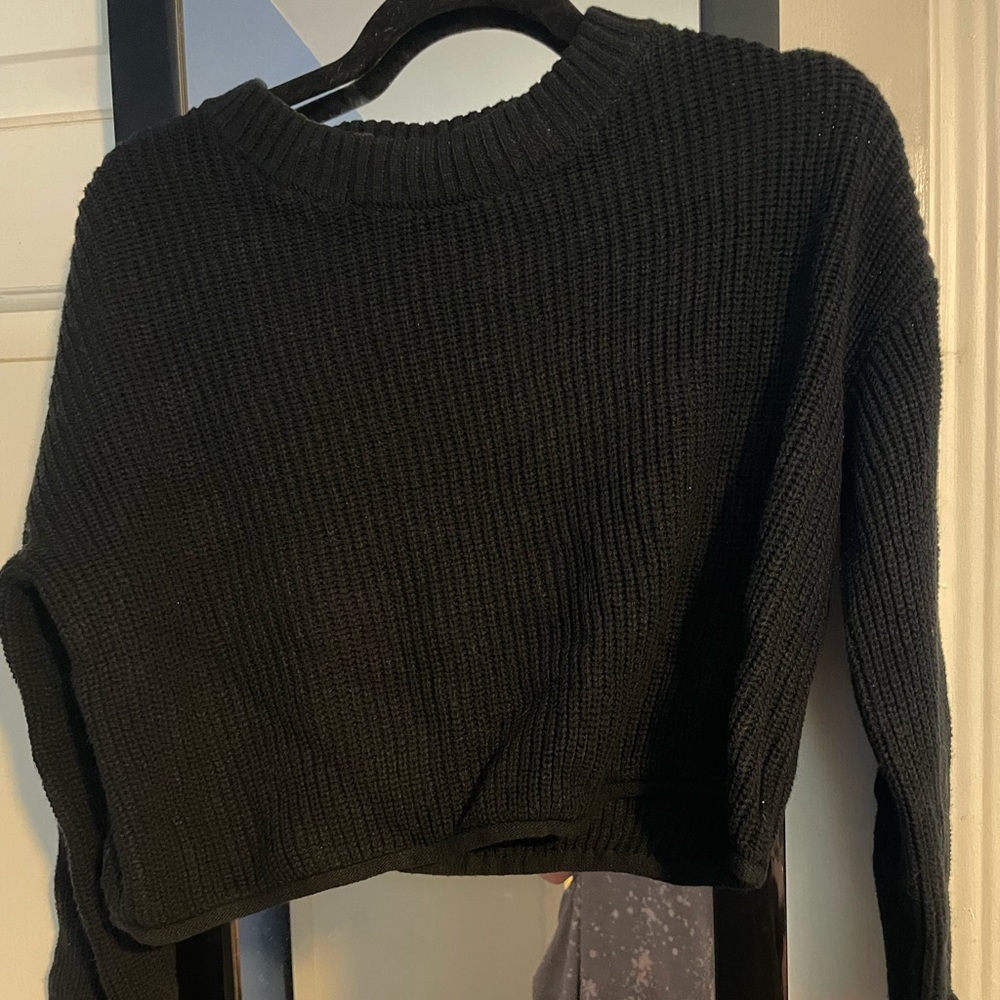 Cropped Black Sweater EUC